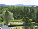 Mo Kyrka med omgivande kyrkogård, vy från kyrktornet mot sydöst.