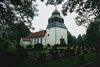 Ljushults kyrka med omgivande kyrkogård sedd från NV.