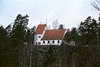 Viskafors kyrka är högt belägen på en skogig bergsrygg över brukssamhället Viskafors. Kyrkan sedd från sydöst. 