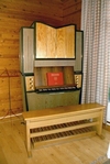 Orgel i Kyrkans gård i Sandhem, byggd 1984. Neg.nr. B960_016:13. JPG.