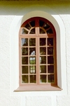 Fönster i Norra Björke kyrkas exteriör.