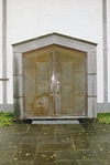 Håjums kapellkrematorium, entré till Ljusets kapell. Neg.nr. B960_011:06. JPG. 