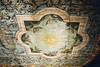 Främre plafonden (ovan koret) av takmålningarna med Jehova i sol mot blå himmel kantad av änglahuvuden i moln.