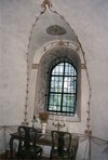 Dekormålning kring fönster i sakristian.