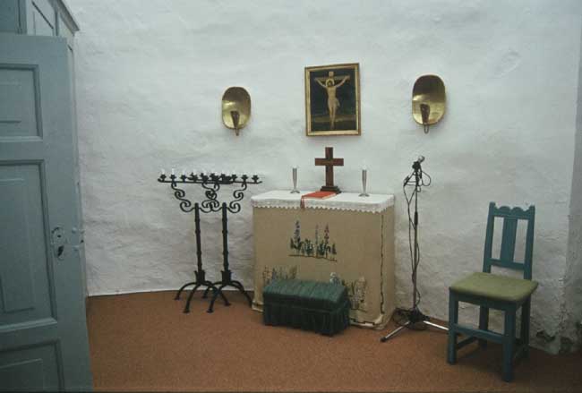 Sakristian är inrymd i absiden öster om koret.