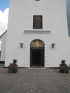 Jämshögs kyrka, huvudingången på tornets västsida.