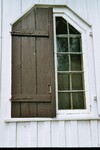 Långhusfönster från 1700- eller tidigt 1800-tal med samtida luckor på Kyrkås kyrka. Neg.nr. 04/157:01. JPG. 