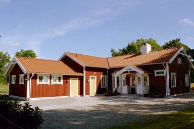 Församlingshemmet vid Vänersnäs kyrka byggdes år 2000.