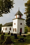 Väne-Ryrs kyrka sedd från sydöst. Kyrkan är timrad och togs i bruk 1732.