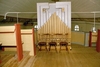 Väne-Ryrs kyrka, på läktaren finns bänkar på båda sidor från 1938 och en liten orgel från 1981.