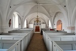 Det medeltida långhuset förlängdes med en valvtravé i väster 1846, där orgeln idag är placerad. Notera den lilla luckan i mittersta travéens valvsvickel, som utgör enda uppgången till kyrkovinden.