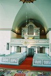 Kyrkorummet med läktaren och orgeln i väster.