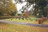 Parti av kyrkogårdens västra del. Foto från öster. 