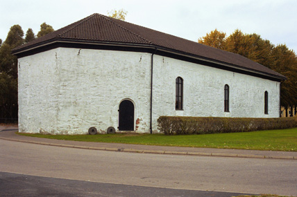 Kyrkan från nordost.