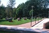Del av kyrkogården söder om kyrkan. Foto från nordost.
