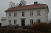 Manbyggnaden uppfördes 1851. 