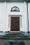 Sydportalen i klassicerande stil i Ambjörnarps kyrka, från S.