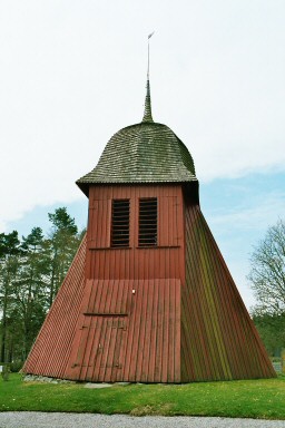 Klockstapel vid Molla kyrka. Neg.nr. B961_020:14. JPG. 