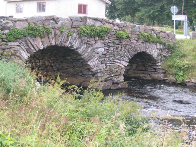 Den äldre stenvalvsbron från 1826