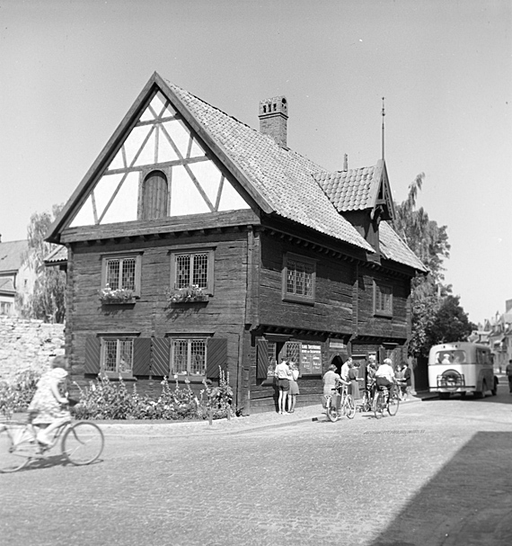 Burmeisterska huset från 1600-talets mitt och Donners plats. Bilden troligen från 1940-talets första hälft.