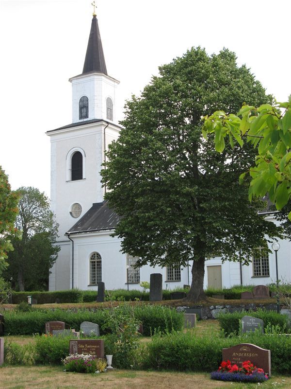 Flisby kyrka och kyrkogård