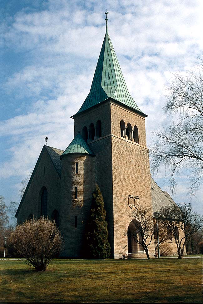Skagerhults kyrka från sydväst