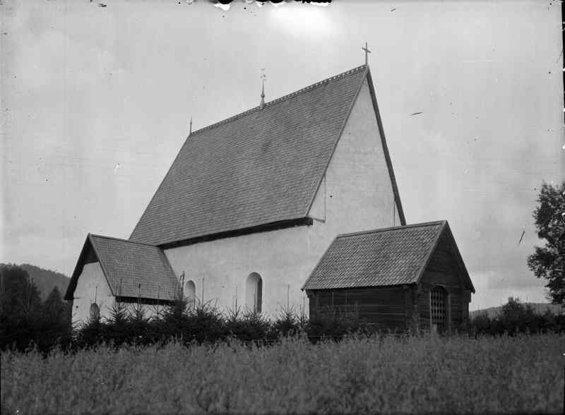 Lidens gamla kyrka från sydöst