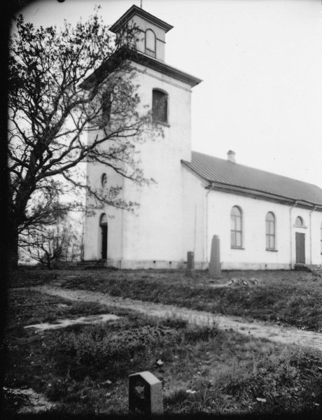 Källsjö kyrka från sydväst