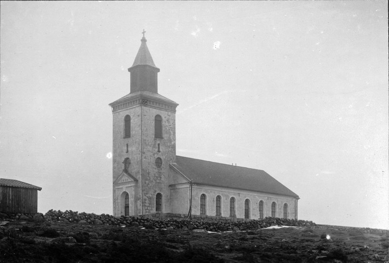 Tossene kyrka från nordväst