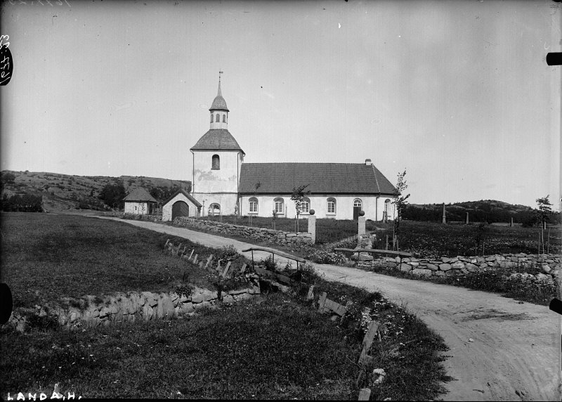 Landa kyrka från syd, efter restaurering