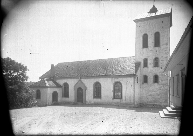 Skredsviks kyrka från norr, före restaurering.