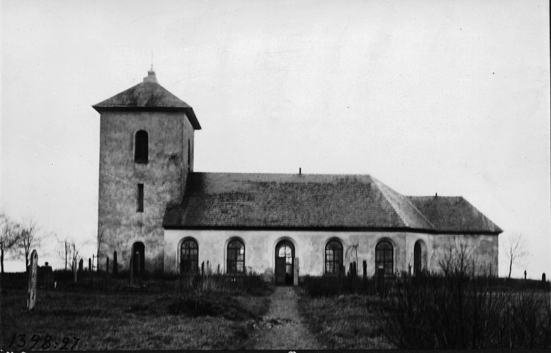 Gestads kyrka från syd.