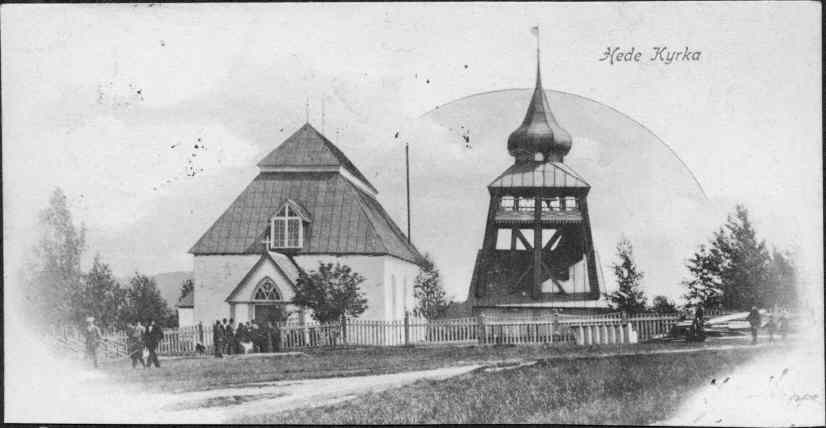 Hede kyrka med klockstapel från väst