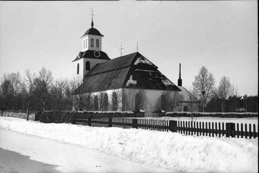 Lillhärdals kyrka från syd