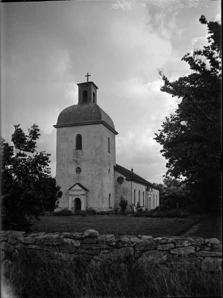 Värö kyrka från sydväst.
