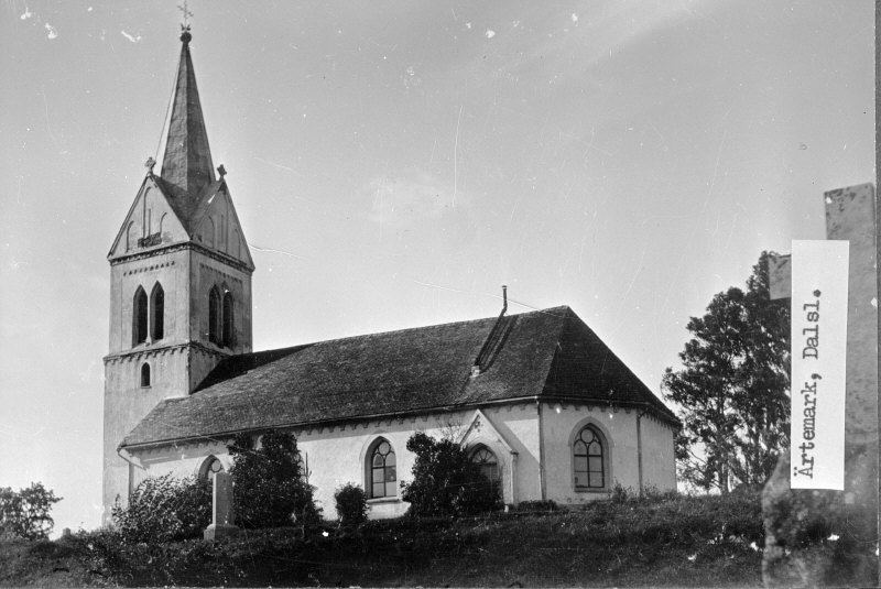 Ärtemarks kyrka från sydöst.