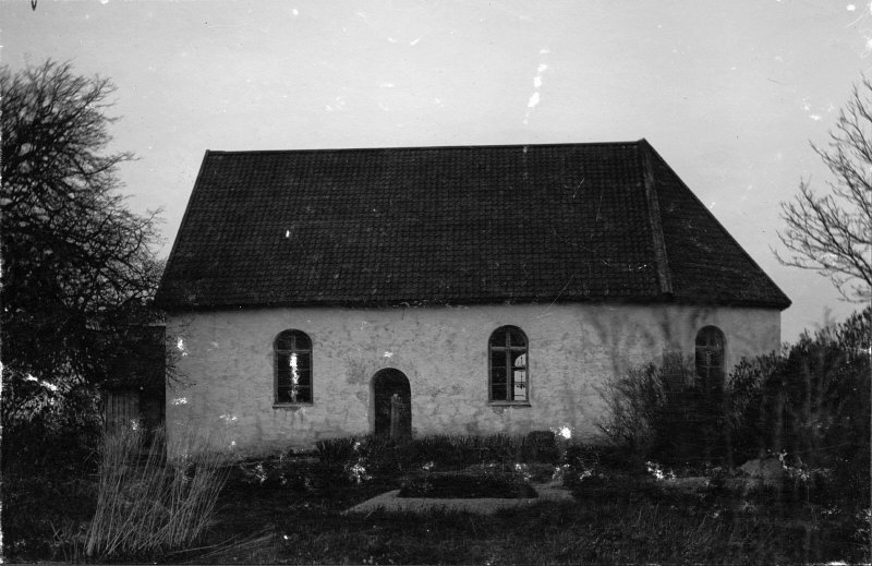 Torps kyrka från syd.