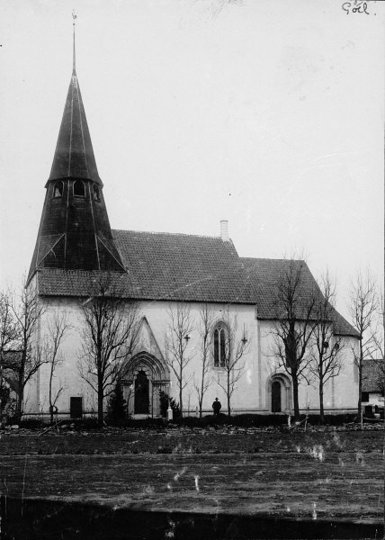 Atlingbo kyrka från syd.