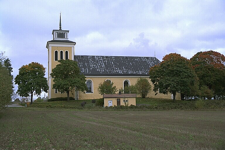 Ärla kyrka från söder