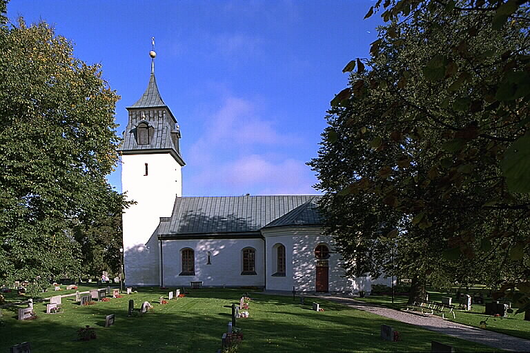 Kjula kyrka från söder