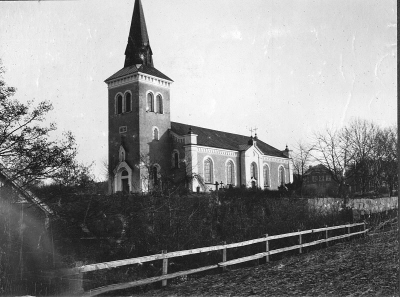Åryds kyrka från sydväst