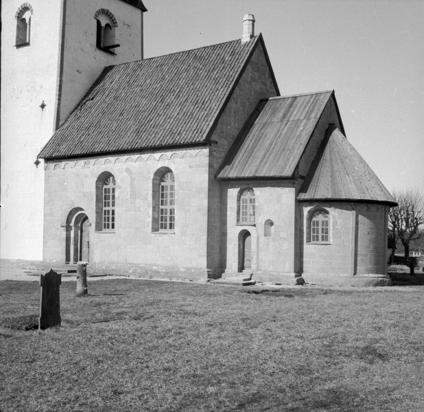 Fardhems kyrka från söder