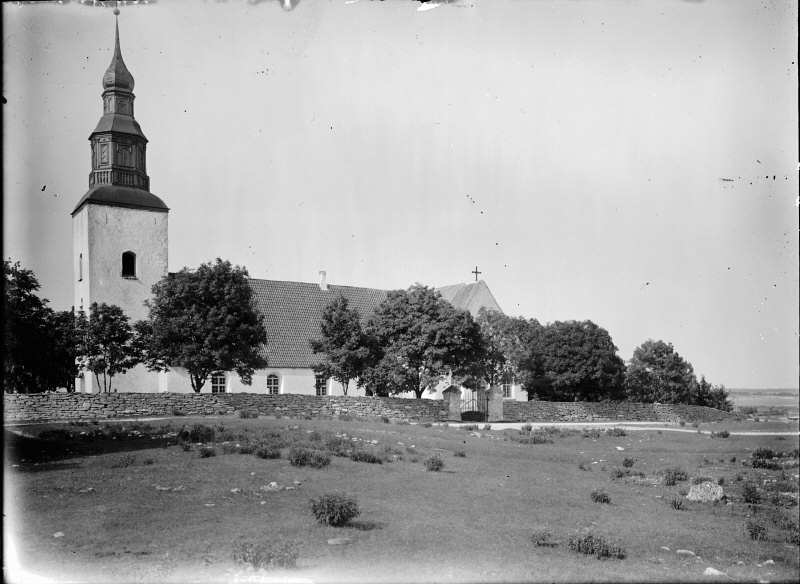 Fårö kyrka från söder