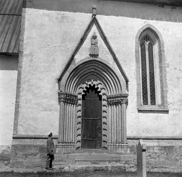 Gerums kyrka. Södra portalen