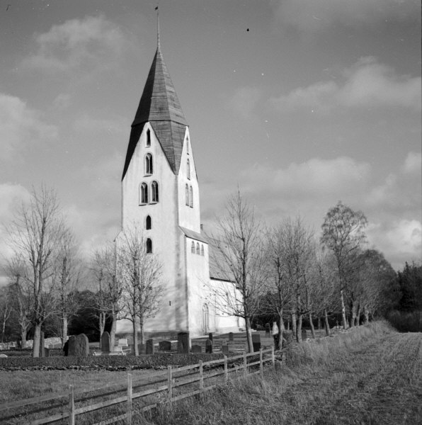 Lojsta kyrka från sydväst, efter restaureringen