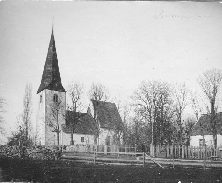 Lummelunda kyrka från sydväst