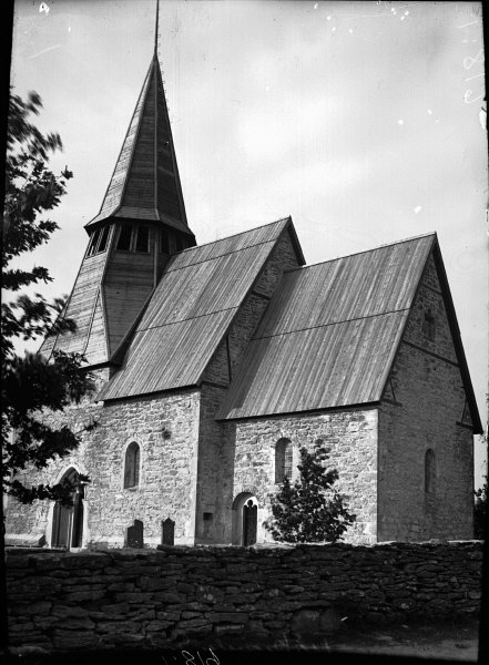 Träkumla kyrka från sydöst