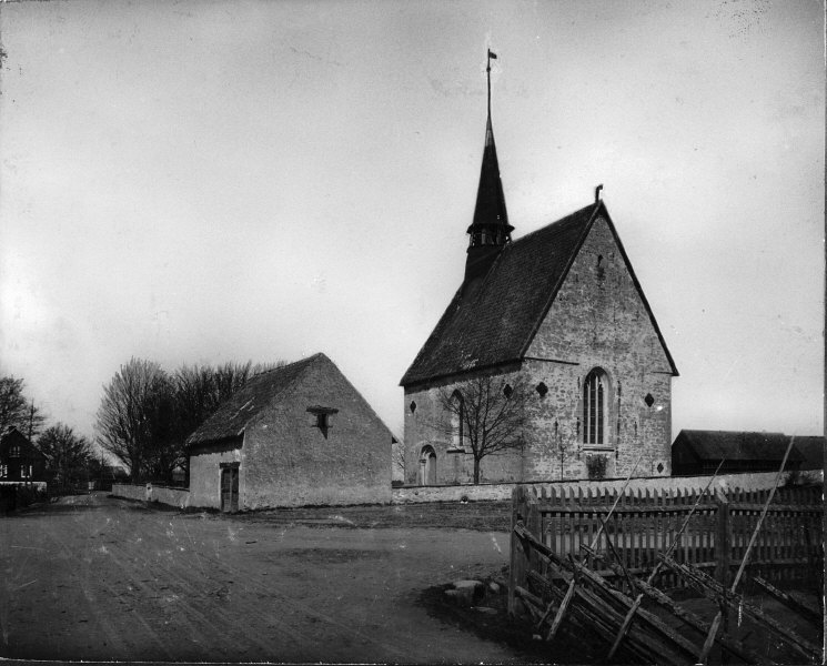Västergarns kyrka med omgivning.