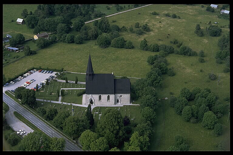 Väte kyrka med omgivningar. Flygfoto