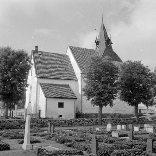 Östergarns kyrka från norr